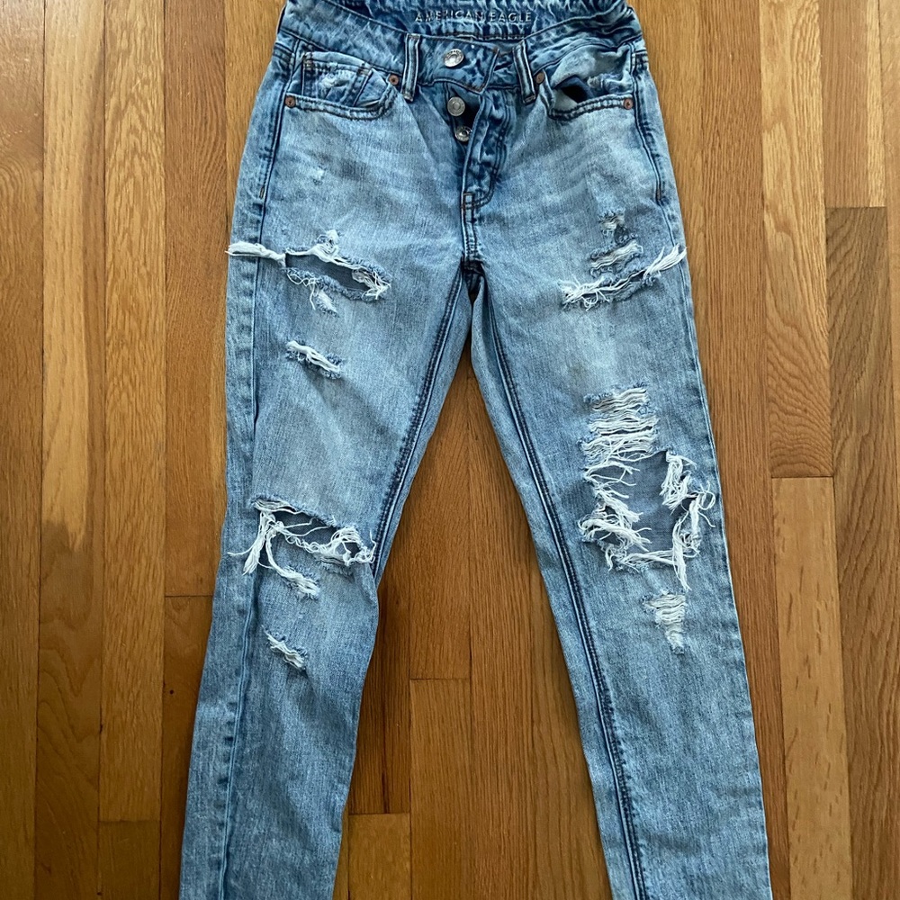 American Eagle acid washed button fly ripped jeans in size 00